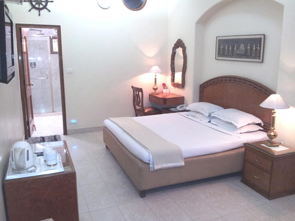 Bajaj Indian Home Stay Nové Dillí Pokoj fotografie